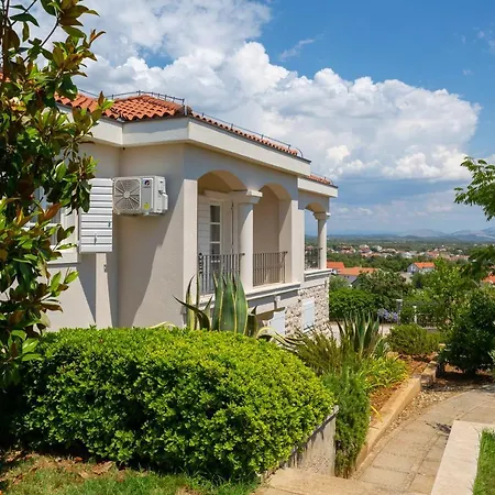 Gloriamaris Villa *