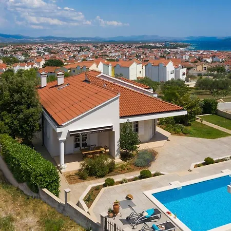 Gloriamaris Villa *