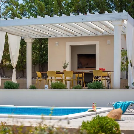 Gloriamaris Villa