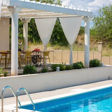 Gloriamaris Villa