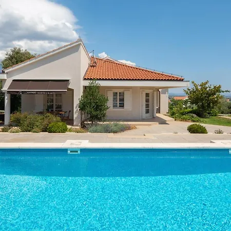 Gloriamaris Villa